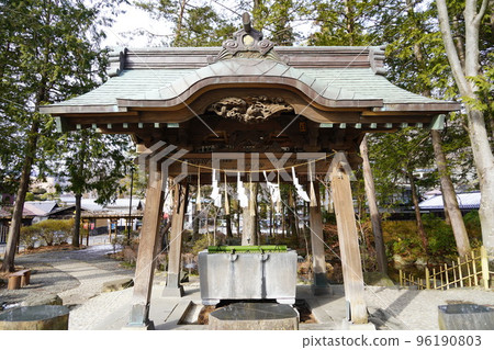 Suwa Taisha Shrine (lower shrine) does not have a main shrine. Instead, in Harumiya, the old Sugi tree is used as a sacred tree. Suwa Taisha Shrine (lower shrine) does not have a main shrine. Instead, in Harumiya, the old Sugi tree is used as a sacred tree. 96190803