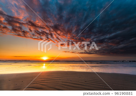 片海海灘的日出 96190881