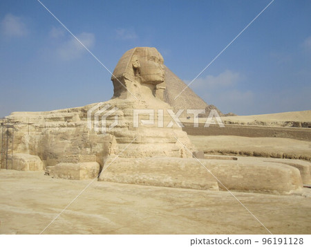 吉薩的三大金字塔 96191128