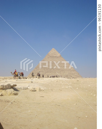 The three big pyramids of Giza 96191130