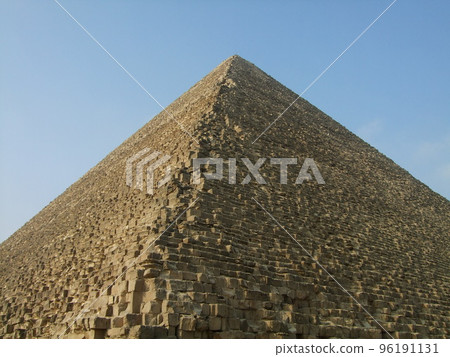 The three big pyramids of Giza 96191131