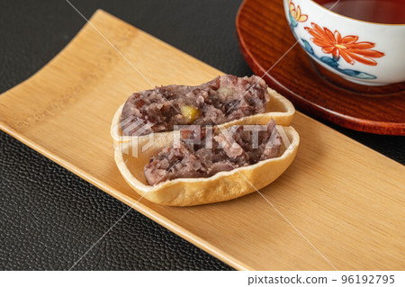 Tea and Japanese Sweets Monaka Tea and Japanese Sweets Monaka 96192795