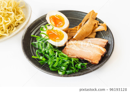 Making homemade ramen Making homemade ramen 96193128