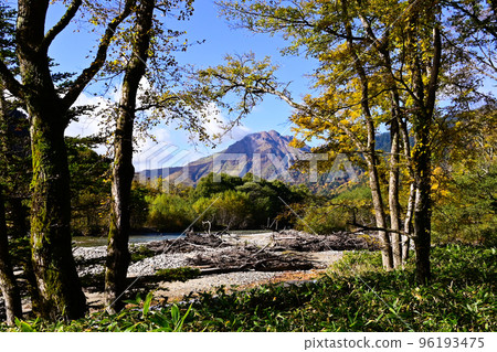 View of Mt. Yakedake from the right bank road of Azusa River 96193475