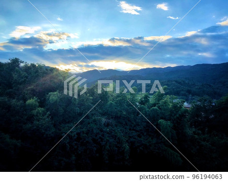 秩父山的美妙日出 96194063