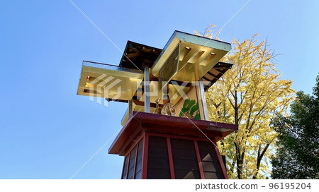 Tokugawa Ieyasu's mechanism clock tower shining against the blue sky <Okazaki Park/Okazaki City, Aichi Prefecture> 96195204