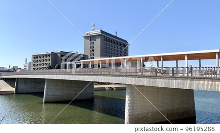 Sakuragi Bridge and Aichi Prefecture Nishimikawa General Government Building <Otogawa Riverbed/Okazaki City, Aichi Prefecture> 96195288