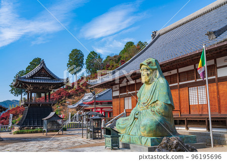 Dairyu-ji Temple in Autumn, Dodan Azalea in Autumn (Gifu City, Gifu Prefecture) 96195696
