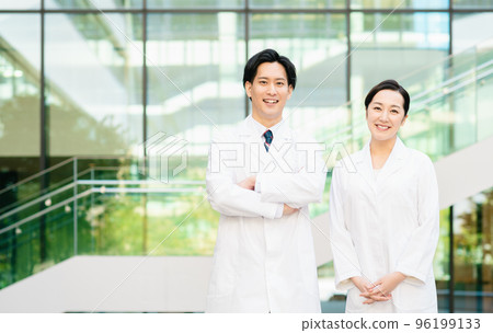 醫學影像 兩位年輕醫生 拍攝合作：LINK FOREST 96199133