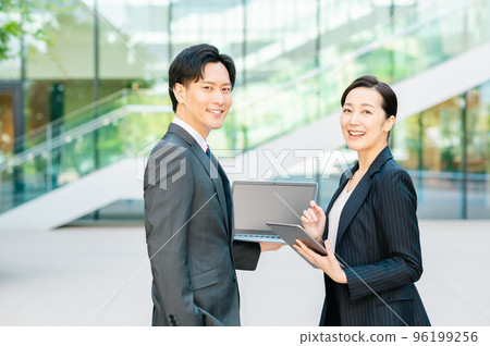 Young business person shooting cooperation: LINK FOREST Young business person shooting cooperation: LINK FOREST 96199256