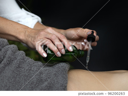 woman and energy healing 96200263