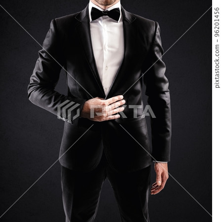 Elegant businessman 96201456