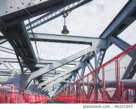 Williamsburg Bridge connecting Manhattan with Brooklyn, New York City, USA. 96201983