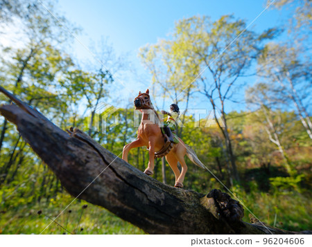 Green and horse figure 96204606