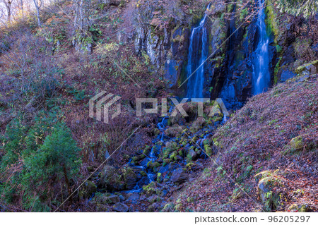 (Yamagata Prefecture) Yamagata Zao Fudo Falls in late autumn (Yamagata Prefecture) Yamagata Zao Fudo Falls in late autumn 96205297