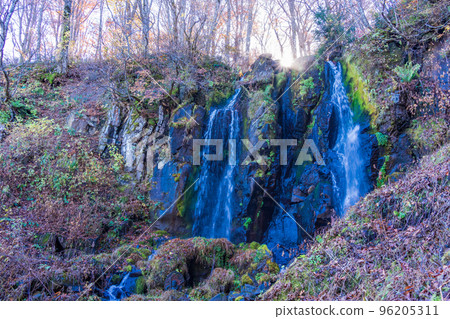 （山形縣）深秋的山形藏王不動瀑布 96205311