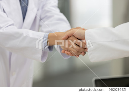 Medical staff shaking hands Successful development Contract Negotiations Medical staff shaking hands Successful development Contract Negotiations 96205685