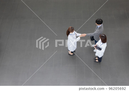 Doctor and MR shaking hands Doctor and MR shaking hands 96205692