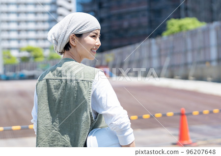 Young woman working in the construction industry Young woman working in the construction industry 96207648