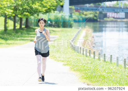 Jogging Young lady 96207924