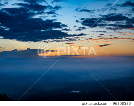 九之山九十九谷 11 月的朝陽 96208520