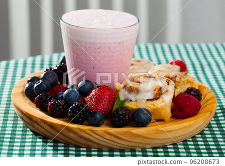 Cinnabons with berry smoothie Cinnabons with berry smoothie 96208673