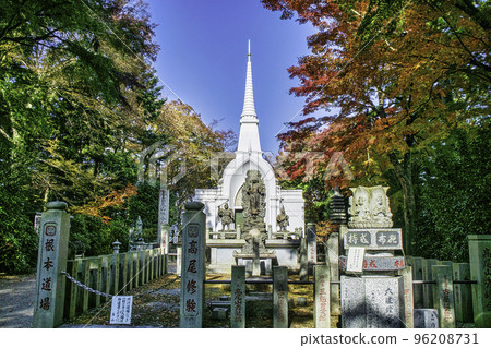 高尾山、高尾山藥王院、三正路、佛塔 高尾山、高尾山藥王院、三正路、佛塔 96208731