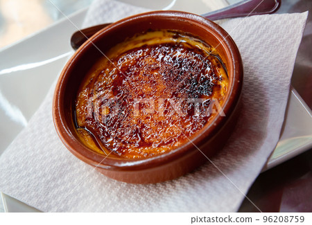 Spanish dessert Crema catalana Spanish dessert Crema catalana 96208759