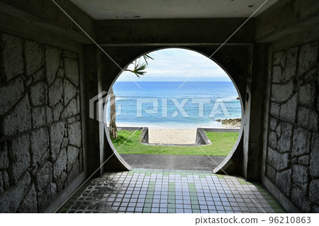 Dunne Beach Public Toilet 96210863