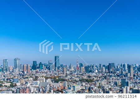 Tokyo cityscape in Japan Tokyo new landscape. Blue sky and Tokyo city view. The giant symbol is almost completed, and the whole picture has appeared Tokyo cityscape in Japan Tokyo new landscape. Blue sky and Tokyo city view. The giant symbol is almost completed, and the whole picture has appeared 96211314