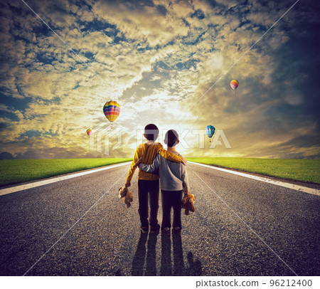 Two kinds observe along way full of colors 96212400