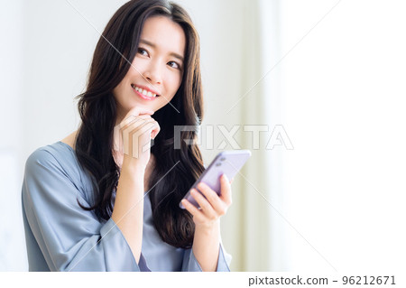 女性智能手機生活生活方式 96212671