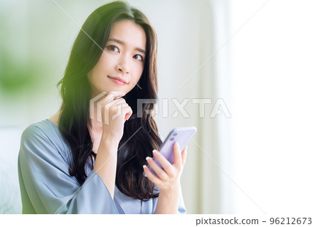 Female Smartphone Living Lifestyle 96212673