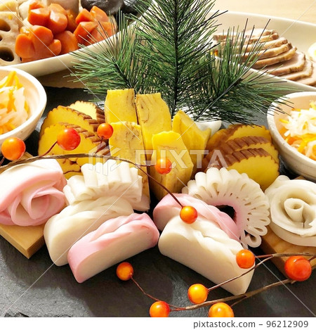 新年美食:裝飾魚糕 新年美食:裝飾魚糕 96212909