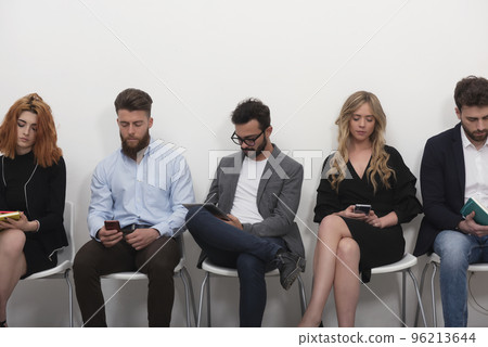 Business people connected on internet network with laptop and tablet. concept of startup company Business people connected on internet network with laptop and tablet. concept of startup company 96213644