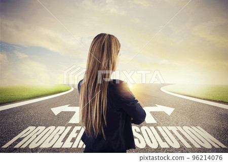 Businesswoman at a crossroads. She chooses the correct way. Concept of decision in business 96214076