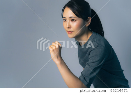 跑步的女人跑步運動 跑步的女人跑步運動 96214471