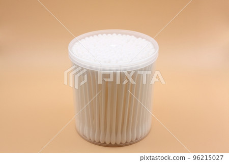 Cotton swabs in a plastic container 96215027