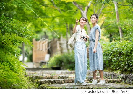 女孩的旅行 96215674