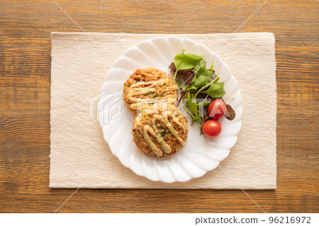 Tofu hamburger (Western style) Tofu hamburger (Western style) 96216972