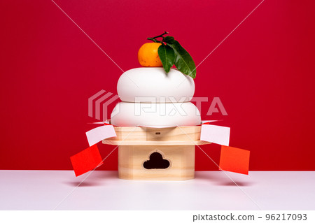 以“鏡餅”為中心的照片 紅白底,低三寶(台座) 以“鏡餅”為中心的照片 紅白底,低三寶(台座) 96217093