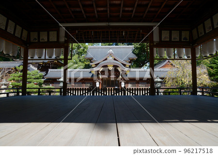 京都北區紫崎野，從今宮神社的禮拜堂俯瞰主神殿 96217518