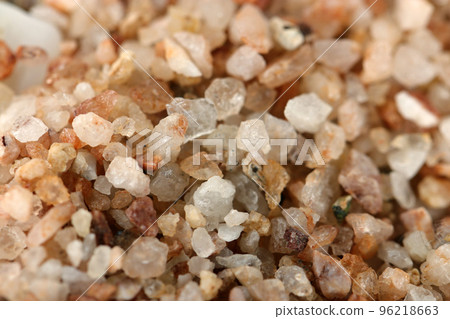 Amber Quartz 的宏觀圖像,一種石英砂,具有水晶般的光澤和透明度,用於水族館。 Amber Quartz 的宏觀圖像,一種石英砂,具有水晶般的光澤和透明度,用於水族館。 96218663
