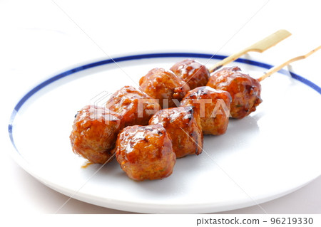 Charcoal-grilled yakitori with sauce (tsukune) 96219330