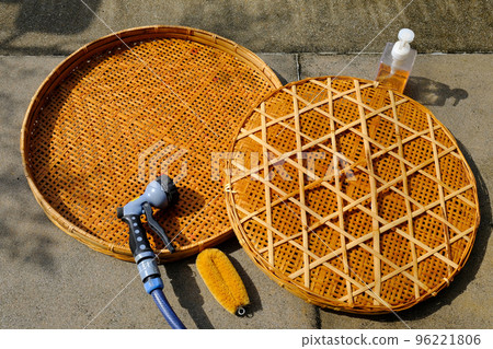 Drying plums for the soil and cleaning up after drying in a colander Drying plums for the soil and cleaning up after drying in a colander 96221806