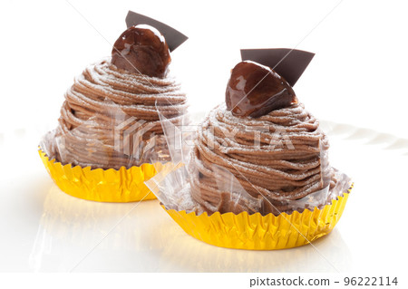 Chocolat Mont Blanc Cake 96222114