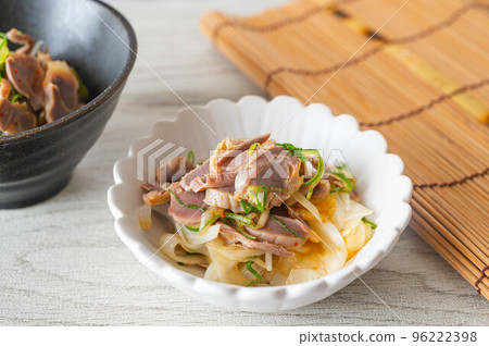 Gizzards and Onions with Ponzu Sauce 96222398