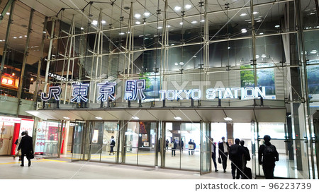 晚上 JR 東京站日本橋出口 晚上 JR 東京站日本橋出口 96223739