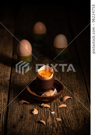 Fresh brown eggs Fresh brown eggs 96224758