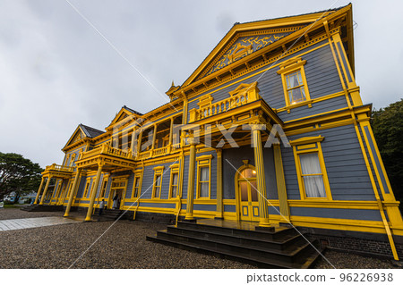 [Hokkaido/ Hakodate] Rainy Hakodate/Former Hakodate Ward Public Hall 96226938
